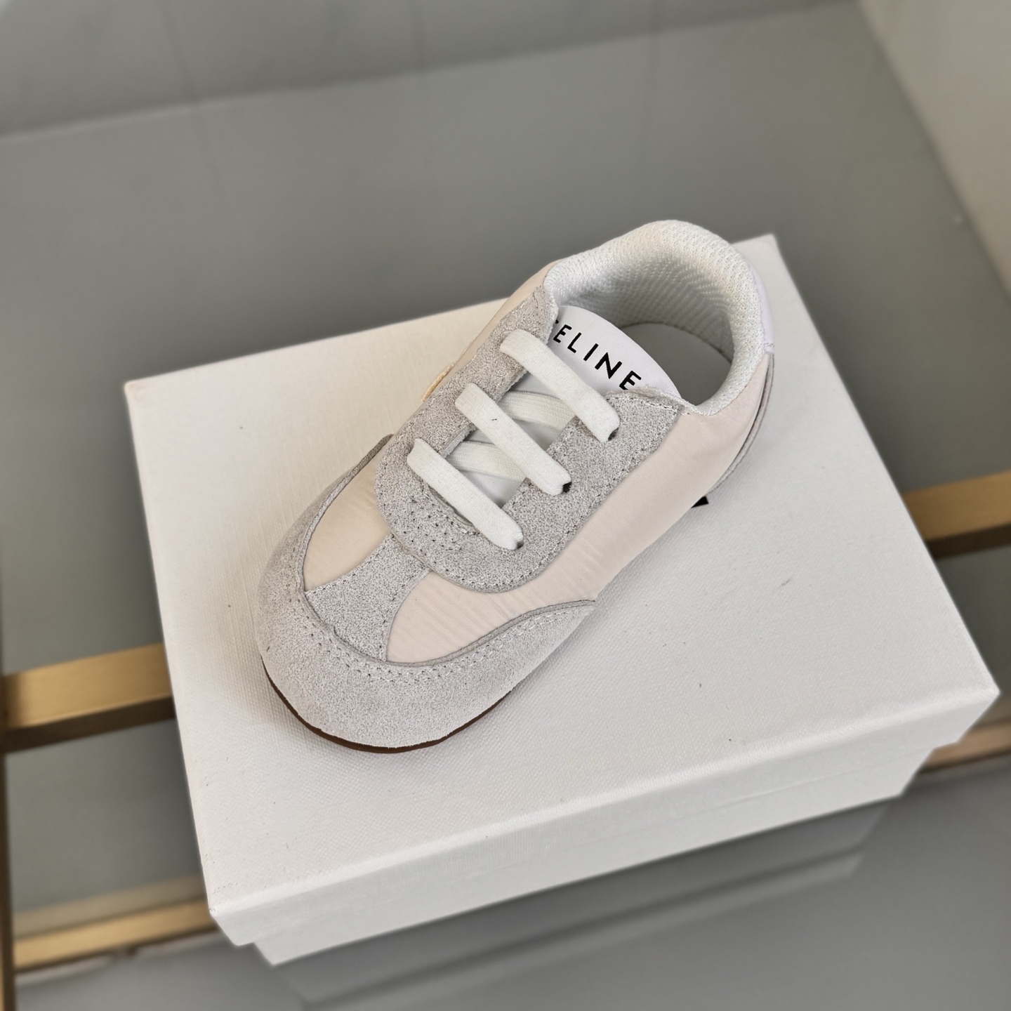 Children's shoes child